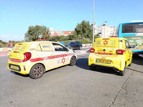  נתניה: הולכת רגל בת 73 נפגעה מאוטובוס - מצבה בינוני