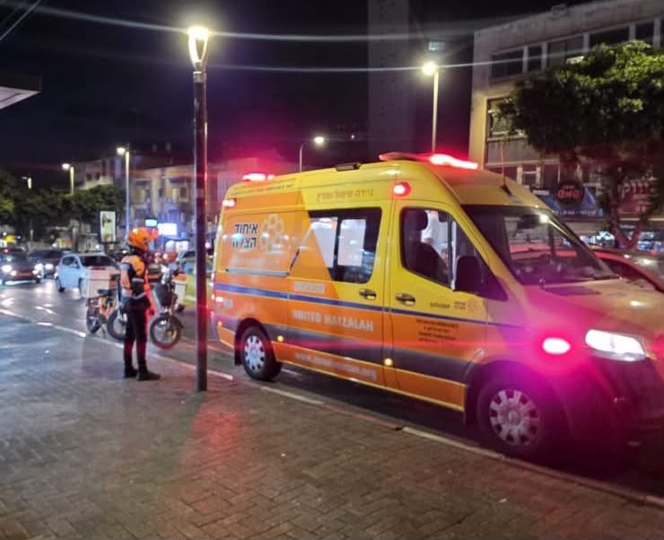  נתניה: רוכב אופנוע נפצע באורח בינוני מפגיעת רכב