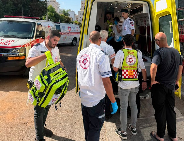  נתניה: כבן 23 התמוטט בביתו לאחר שנחנק 