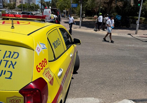  נתניה: רוכב אופניים חשמליים נפגע מרכב ברחוב הביאים