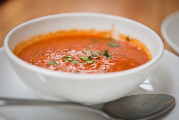 מרק עגבניות | צילום: אסף לב  מתכון למרק עגבניות עם אורז