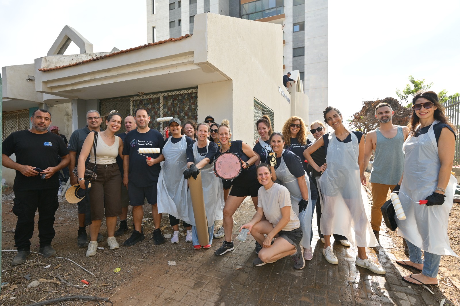 צבעו מחדש את הקהילה: עובדי מדטרוניק התנדבו בנתניה