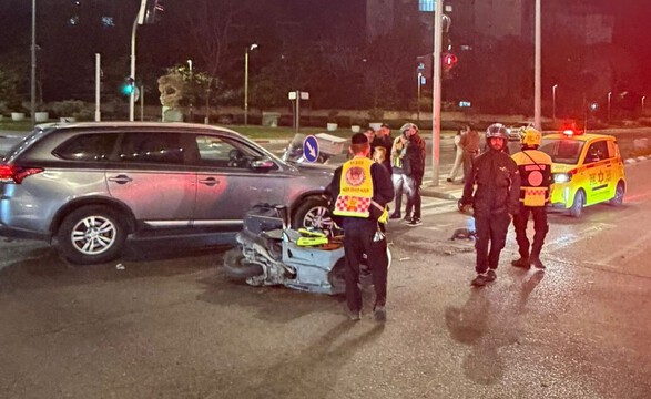  נתניה: רוכב אופנוע כבן 35 נפגע מרכב - מצבו בינוני