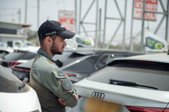 נתניה: מבצע משולב במגרשי רכבים – נתפסו רכבי יוקרה (וידאו) נתניה: מבצע משולב במגרשי רכבים – נתפסו רכבי יוקרה (וידאו)
