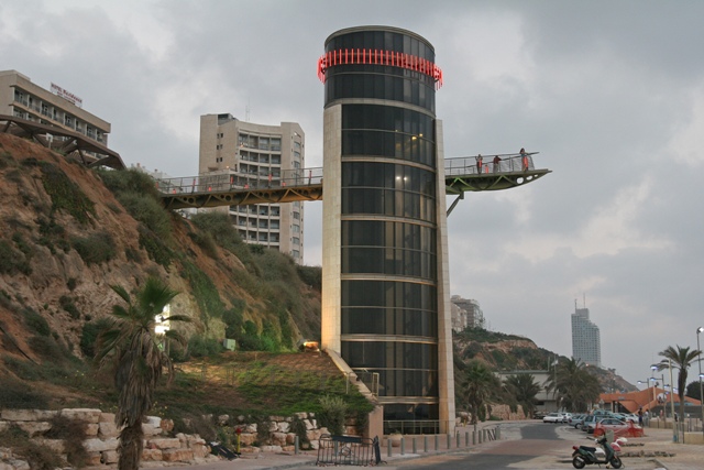 תושבי חוץ ישלמו עבור שימוש במעלית לים