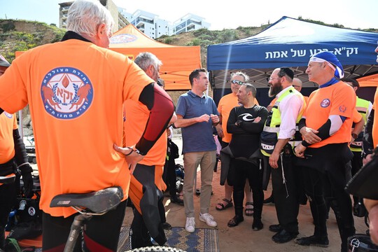  Huitième jour des recherches : le maire est arrivé sur place, des centaines de citoyens ont rejoint les opérations dans la nuit