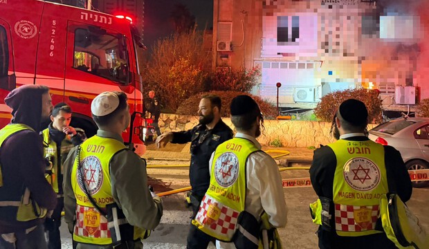  טרגדיה בנתניה: בני זוג נספו בשריפה ברחוב איכילוב