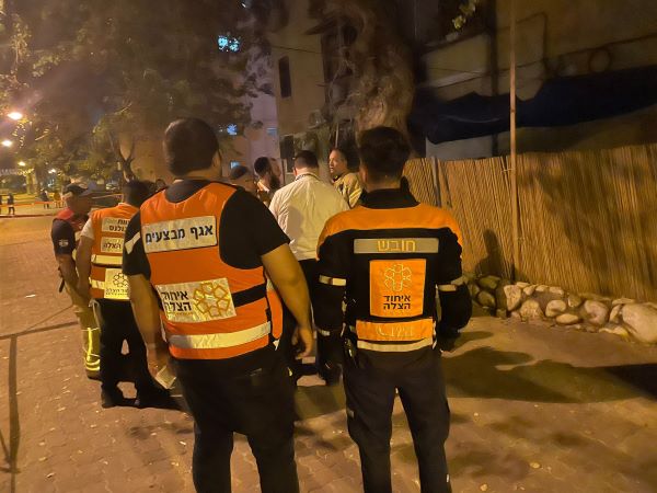 זירת האירוע | צילום: איחוד הצלה שבעה פצועים בשריפה בנתניה, שלושה במצב קשה