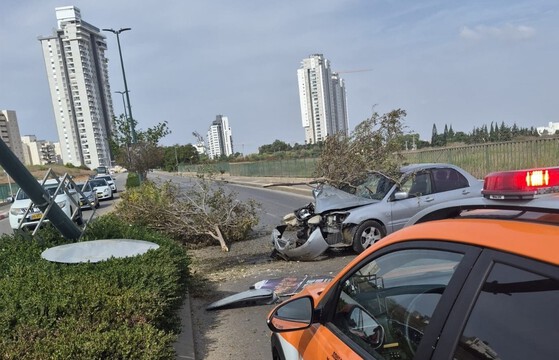  נתניה: נהג רכב נפצע בינוני כתוצאה מתאונה עצמית