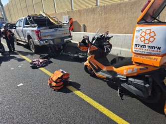 רוכב אופניים חשמליים נפצע בינוני בסמוך לגשר האר"י