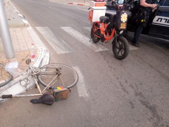 רוכב אופניים נפגע מרכב באזה"ת הישן בנתניה