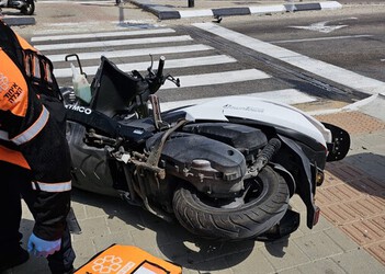 נתניה: רוכב אופנוע נפצע בינוני בתאונה