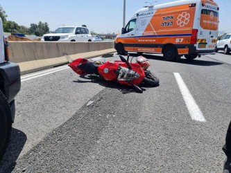 כביש 2: רוכב אופנוע נפצע בינוני בתאונה