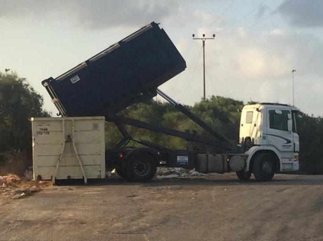 השמורה שלא שמורה: השלכת זבל בפולג
