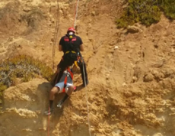 חולץ אדם אילם חרש שניסה לרדת לכיוון חוף בית ינאי