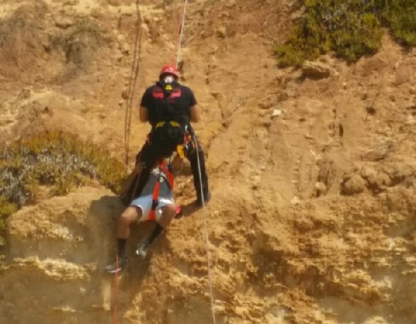 חולץ אדם אילם חרש שניסה לרדת לכיוון חוף בית ינאי חולץ אדם אילם חרש שניסה לרדת לכיוון חוף בית ינאי