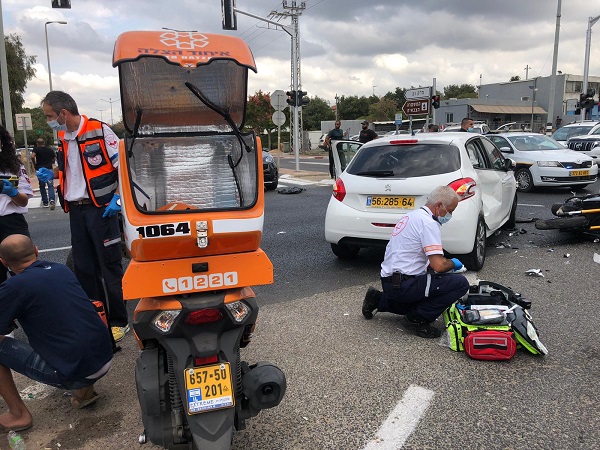 3 פצועים בתאונה עם מעורבות שני אופנועים ורכב פרטי