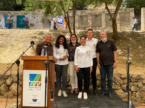 אנסמבל תיכון אלדד בטקס להנצחת שמואל ביין