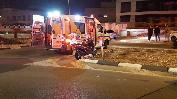 זירת האירוע | צילום: דוברות איחוד הצלה בת 70 נפגעה מרכב בנתניה - מצבה בינוני