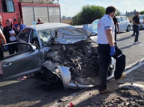 הרוגה בתאונה בעמק חפר. בת 10 נפצעה אנוש זירת האירוע | צילום: תיעוד מבצעי מד"א הרוגה בתאונה בעמק חפר. בת 10 נפצעה אנוש