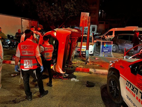  התנגש עם רכבו במעקה בטיחות בנתניה – מצבו קשה