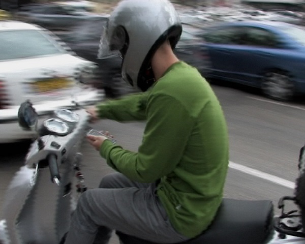כמה מהנהגים בנתניה מתעסקים בטלפון בזמן נהיגה?