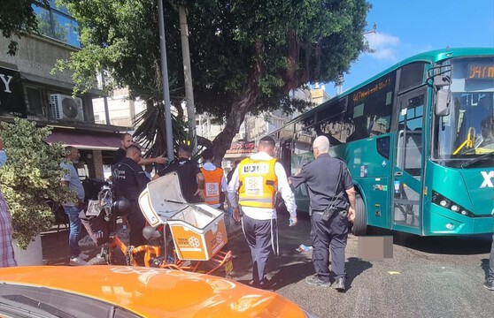  הולכת רגל נפגעה מאוטובוס במרכז העיר נתניה