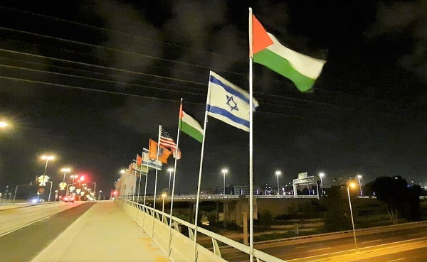 האם ימוצה הדין עם מחליפי הדגלים בנתניה? תמונה: פייסבוק האם ימוצה הדין עם מחליפי הדגלים בנתניה?