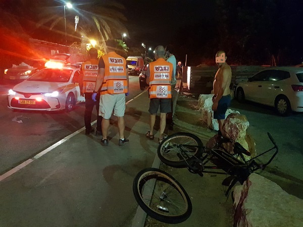 רוכבת אופניים התנגשה בסלע, מצבה בינוני