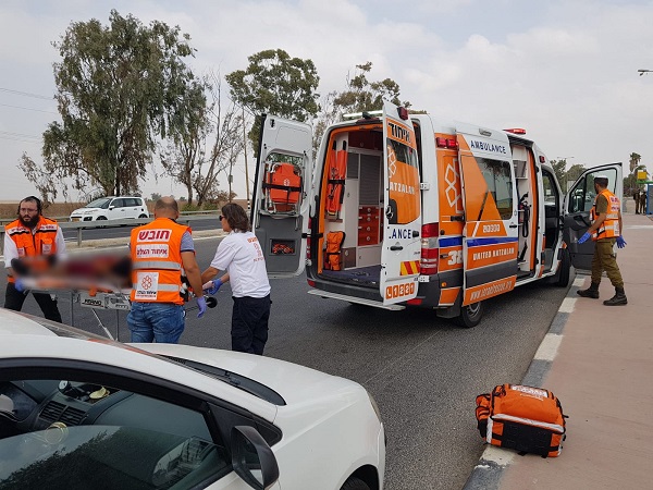 ארכיון | איחוד הצלה  צעיר שרכב על אופנוע נפצע בינוני בתאונה בנתניה