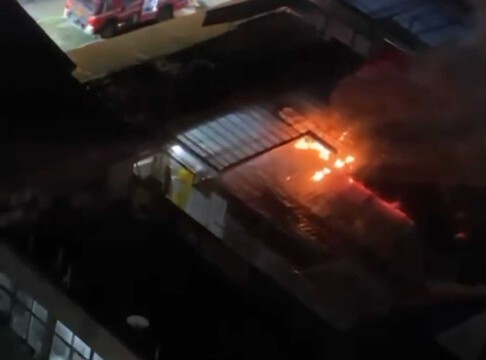  שריפה במתחם חצר השוק בנתניה 