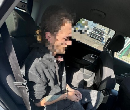  נתניה: בן 30 נעצר בחשד להתעללות בכלב (תיעוד)