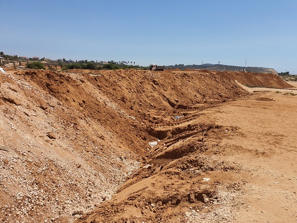 חדשות מקומיות - החפירות בחוף פולג: תשתית לבתי מלון או שמירה על הסביבה?