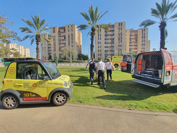 תינוק כבן שנתיים חולץ מרכב בנתניה 