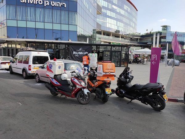 זירת האירוע | צילום: דוברות איחוד הצלה  נפל מגג תוך כדי עבודתו לשיפוץ מבנה בנתניה