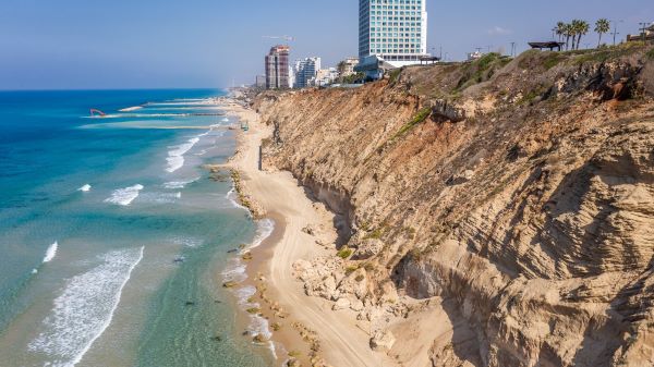 צילום: החברה הממשלתית להגנות מצוקי חוף הים התיכון "לנהוג בזהירות באזורי המצוק החופי" 