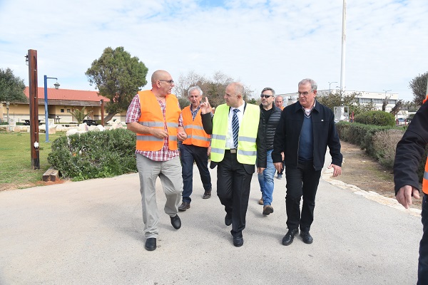 ביקוש מנכ"ל משרד החינוך בבית ספר מבואות ים | צילום: פוטו רינת  משרד החינוך קיים היום תרגיל התגוננות ארצי מפני טילים 