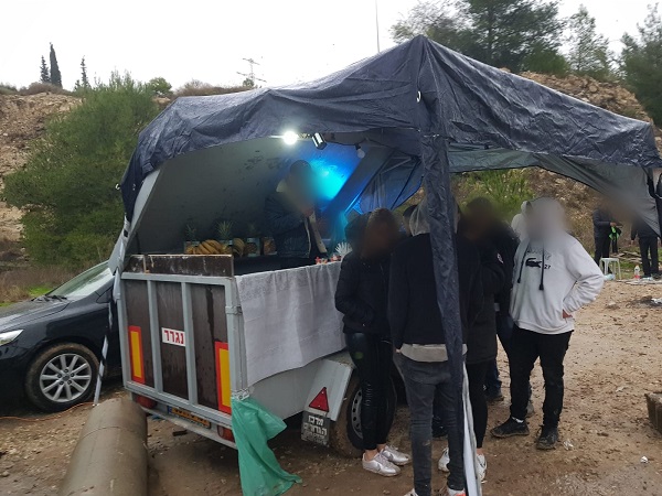 "אנחנו מפוצצים מסם תנו לנו לפרוק עם מוזיקה"