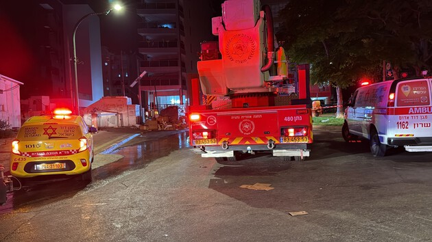 שלושה פצועים בשריפה בבניין מגורים בנתניה שלושה פצועים בשריפה בבניין מגורים בנתניה