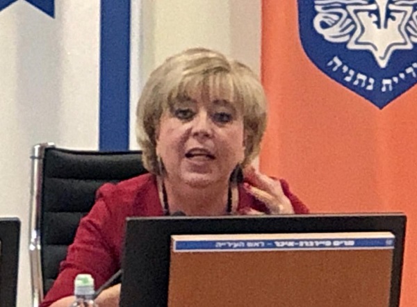 מעשה בגשם, חינוך, משטרה ופילוסופיה: ישיבת מועצה בנתניה  