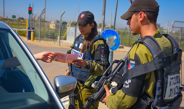 אב ובן מפרדסייה תקפו שוטרי משטרה צבאית