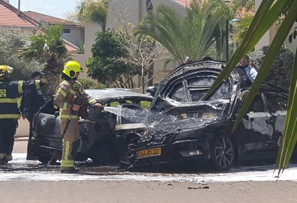 חדשות מקומיות - רכב התפוצץ בחניון בניין מגורים בנתניה