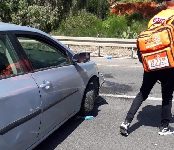 כביש 57: גבר ואשה שיצאו מרכבם נפגעו ממשאית