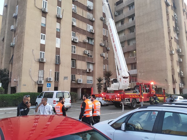 צילום: איציק בן שושן 9 נפגעים באורח קל כתוצאה משאיפת עשן בנתניה 