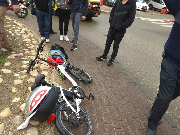 זירת האירוע | צילום: דוברות איחוד הצלה רוכב אופניים חשמליים החליק ונפגע בראשו