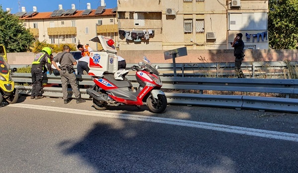 צעיר וצעירה שרכבו על אופנוע נפצעו בתאונה בסמוך לנתניה