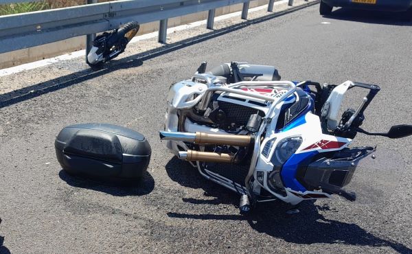 זירת האירוע | צילום: איחוד הצלה  בן 65 שרכב על אופנוע נפצע בינוני בתאונה בכביש 2