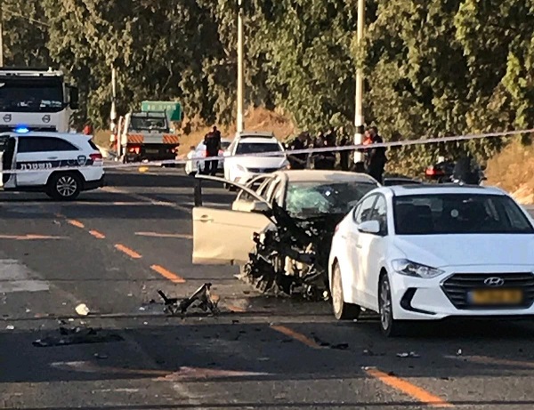 אשה ושני ילדים נפצעו כתוצאה מפיצוץ רכב צילום: תעוד מבצעי מד"א אשה ושני ילדים נפצעו כתוצאה מפיצוץ רכב