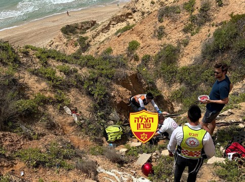 בת 40 נפצעה בינוני בתאונת רחיפה סמוך לחוף ארגמן בת 40 נפצעה בינוני בתאונת רחיפה סמוך לחוף ארגמן
