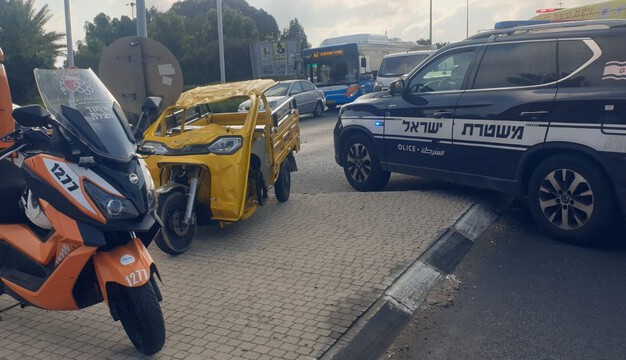  נתניה: רוכב ריקשה נפצע בינוני בתאונה
